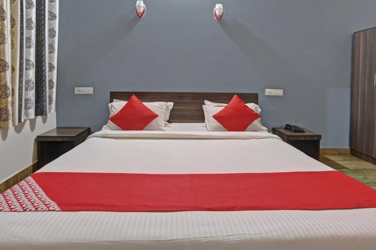 Oyo 48704 Rashi Farms Hotel Hubli Bagian luar foto