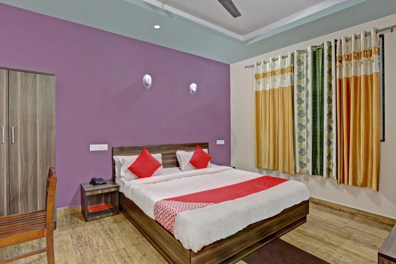 Oyo 48704 Rashi Farms Hotel Hubli Bagian luar foto