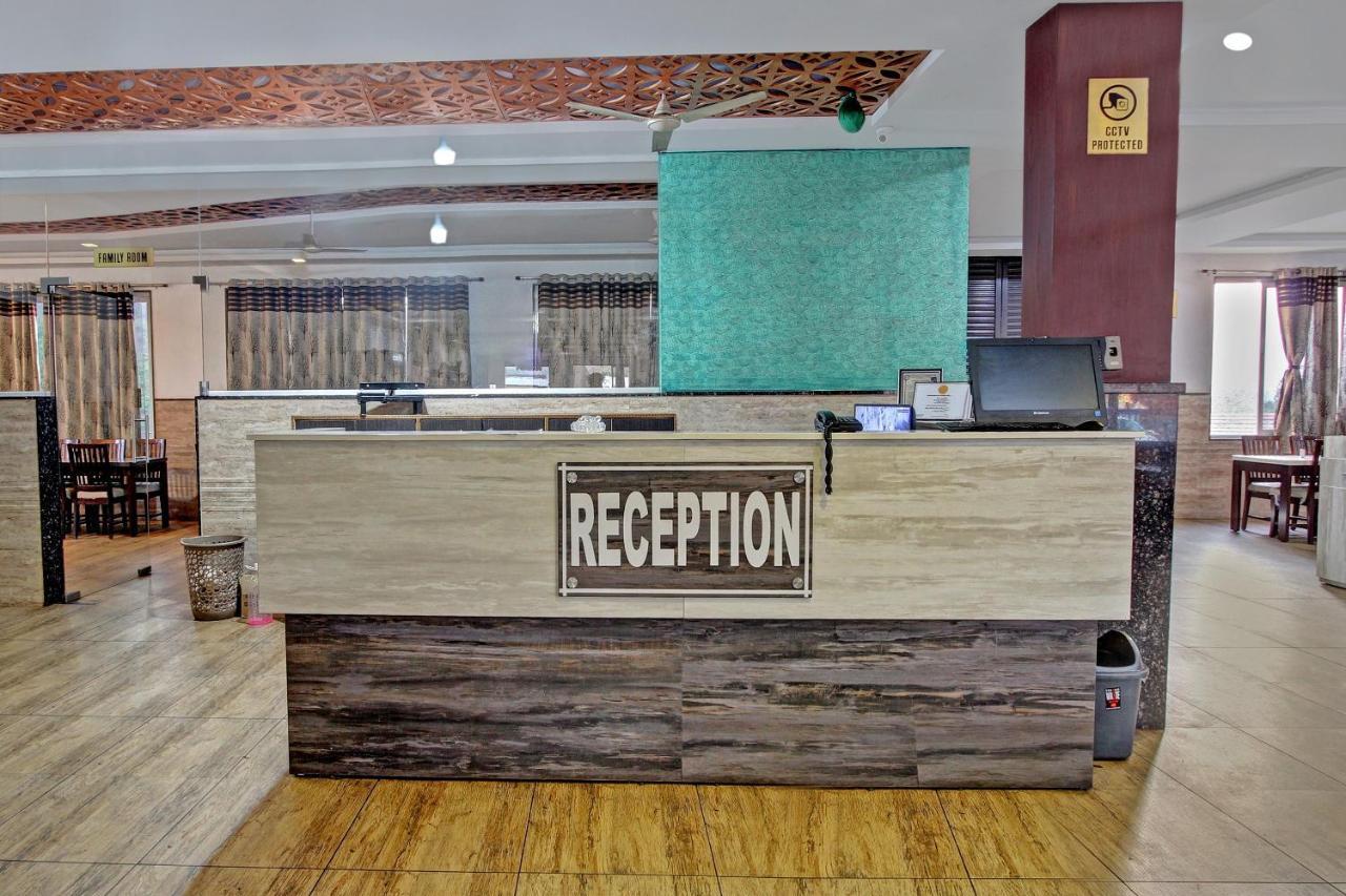 Oyo 48704 Rashi Farms Hotel Hubli Bagian luar foto