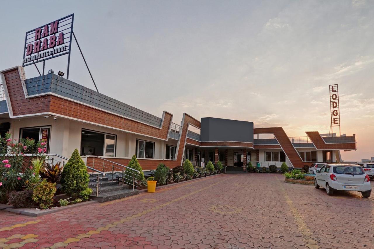 Oyo 48704 Rashi Farms Hotel Hubli Bagian luar foto