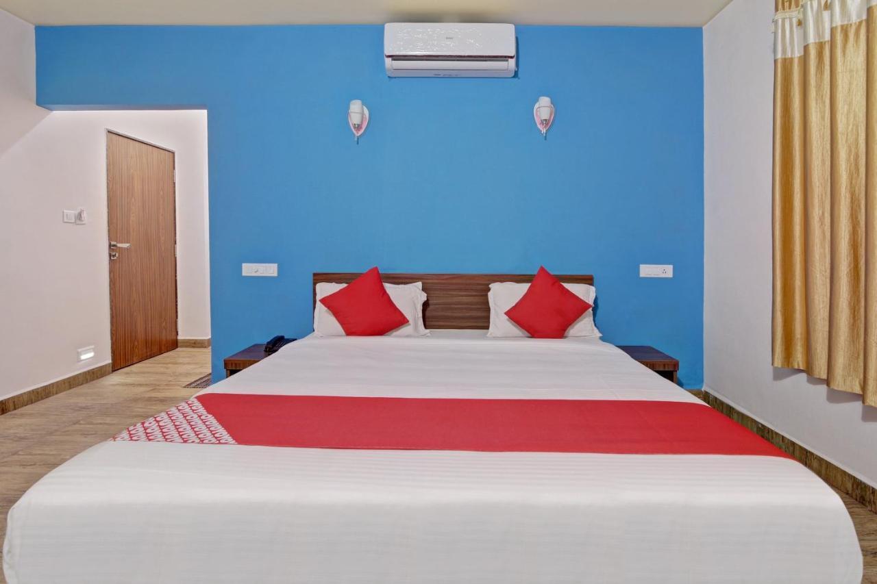 Oyo 48704 Rashi Farms Hotel Hubli Bagian luar foto