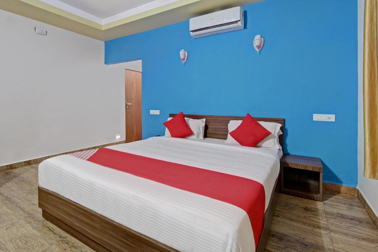 Oyo 48704 Rashi Farms Hotel Hubli Bagian luar foto