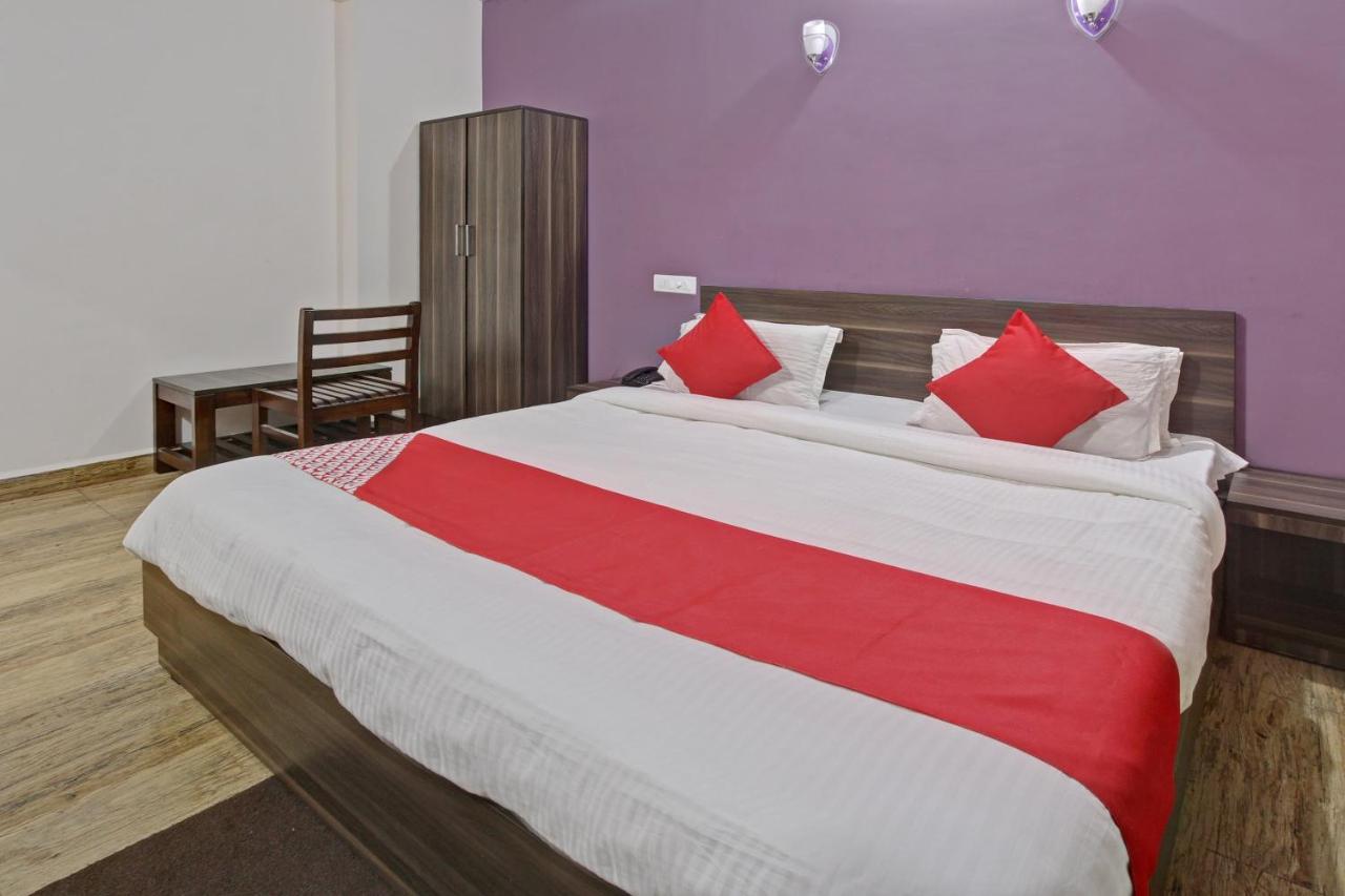 Oyo 48704 Rashi Farms Hotel Hubli Bagian luar foto