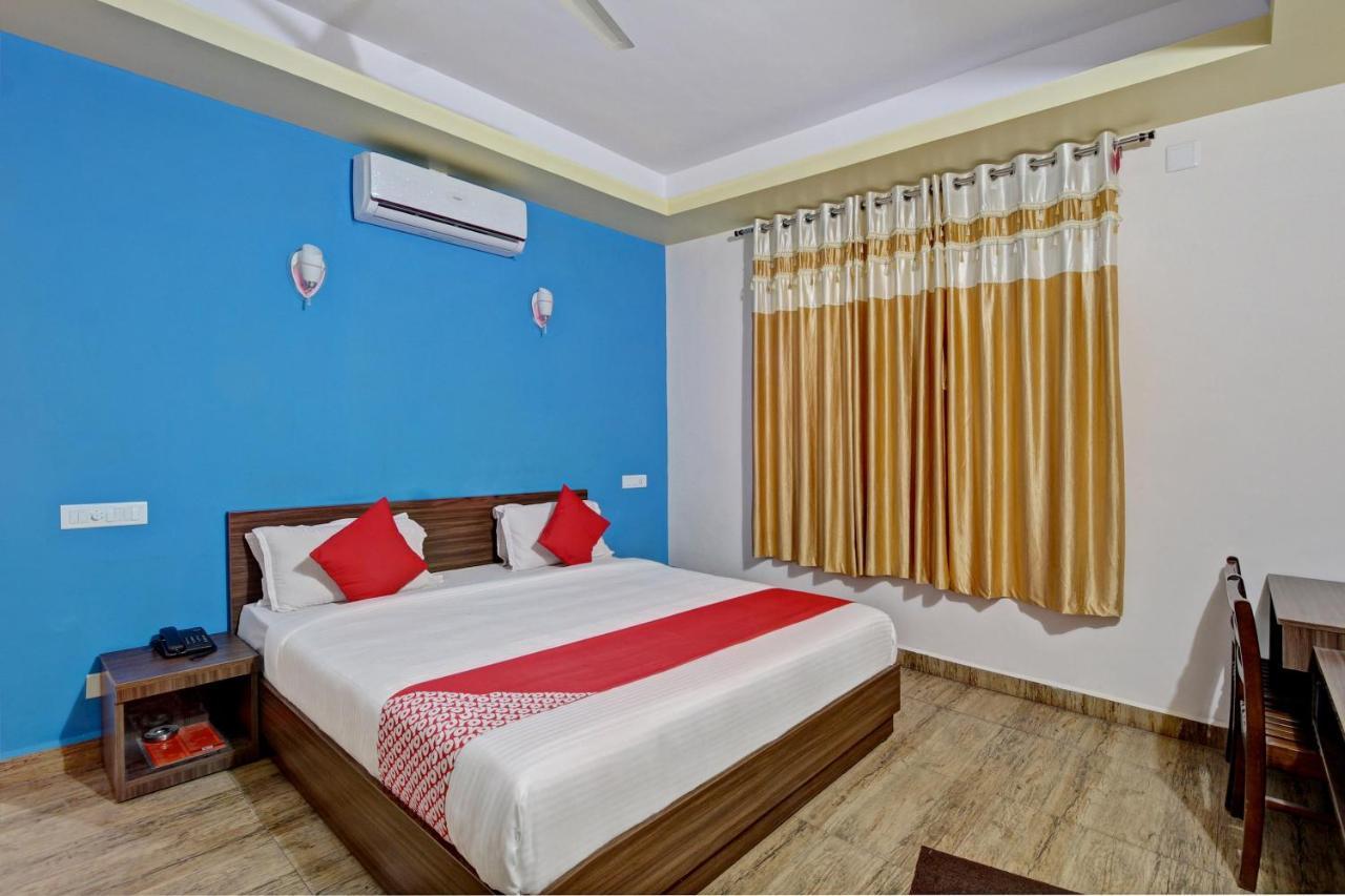 Oyo 48704 Rashi Farms Hotel Hubli Bagian luar foto