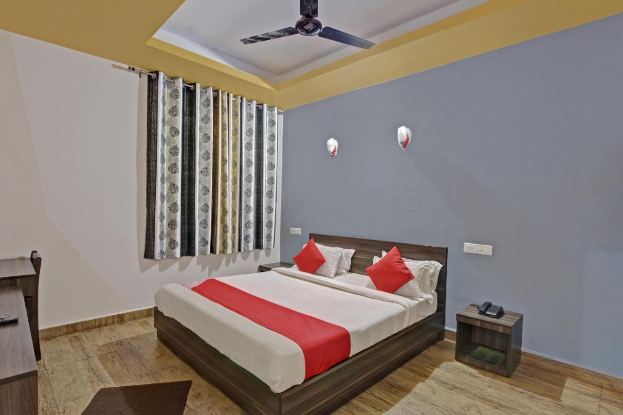 Oyo 48704 Rashi Farms Hotel Hubli Bagian luar foto